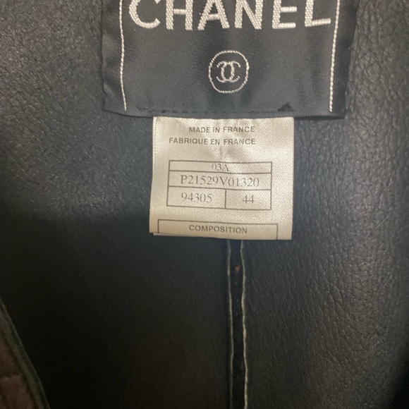 Chanel
Shearling jacket - Picture 8 of 15
